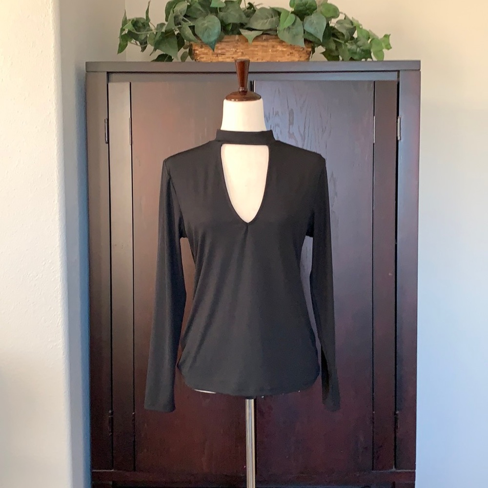 H&M black long sleeve Vneck cutout